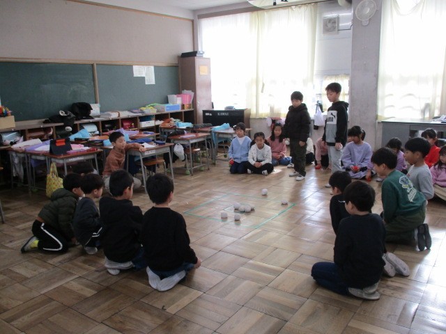 1223 2年 お楽しみ会 (3).JPG