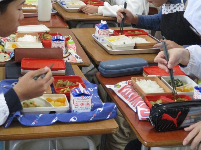 0127 6年 中学校給食試食会 (1).JPG