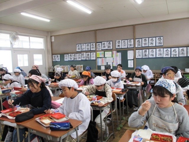 0127 6年 中学校給食試食会 (2).jpg