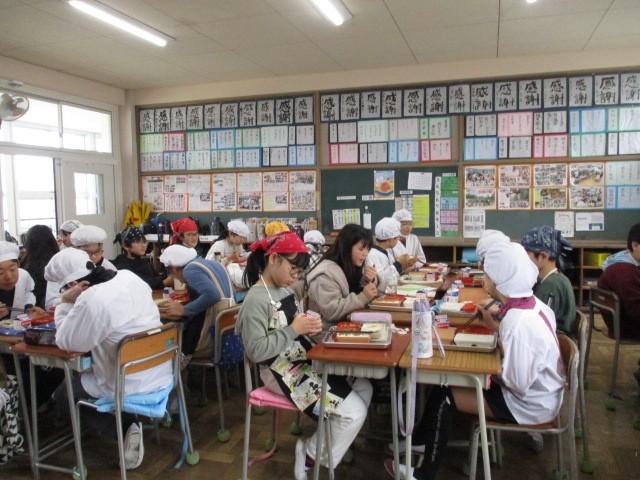 0127 6年 中学校給食試食会 (5).JPG