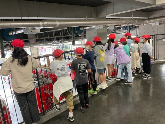 ③消防車両の見学