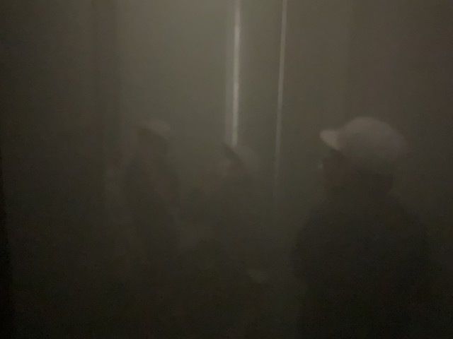 ⑤火災時の煙の中を体験