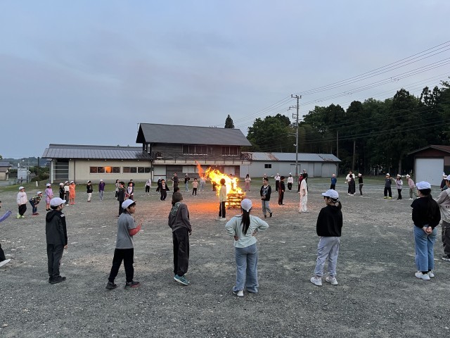 キャンプファイヤー
