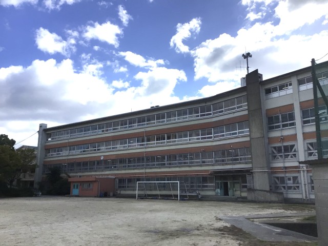 学校の外観.jpg