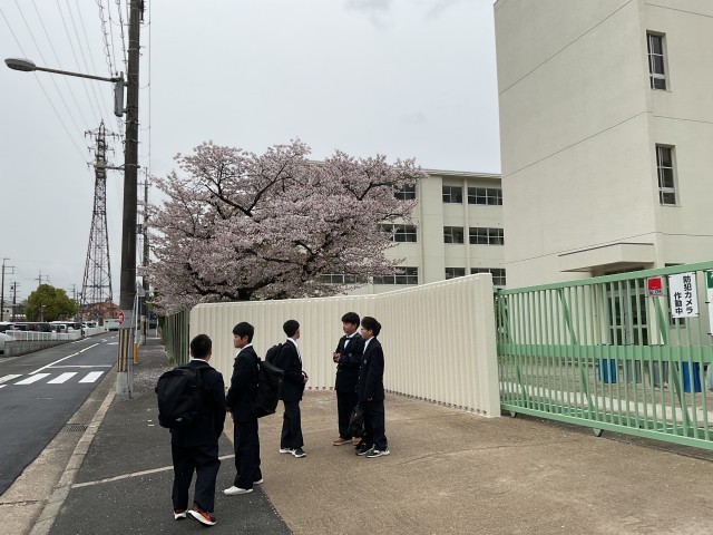 開門前から登校です