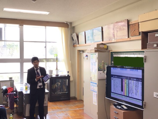 学校の取組を紹介する校長先生